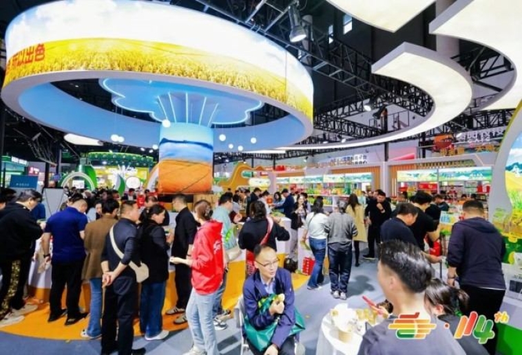不是所有零食品牌都能进秋糖：新锐玩家如何打通“准入+选位”双通道